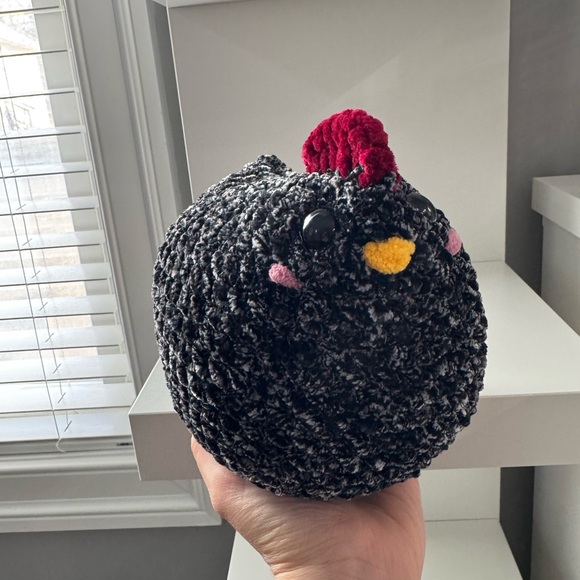 Handcrafted crochet chicken 🐔 - Picture 3 of 4